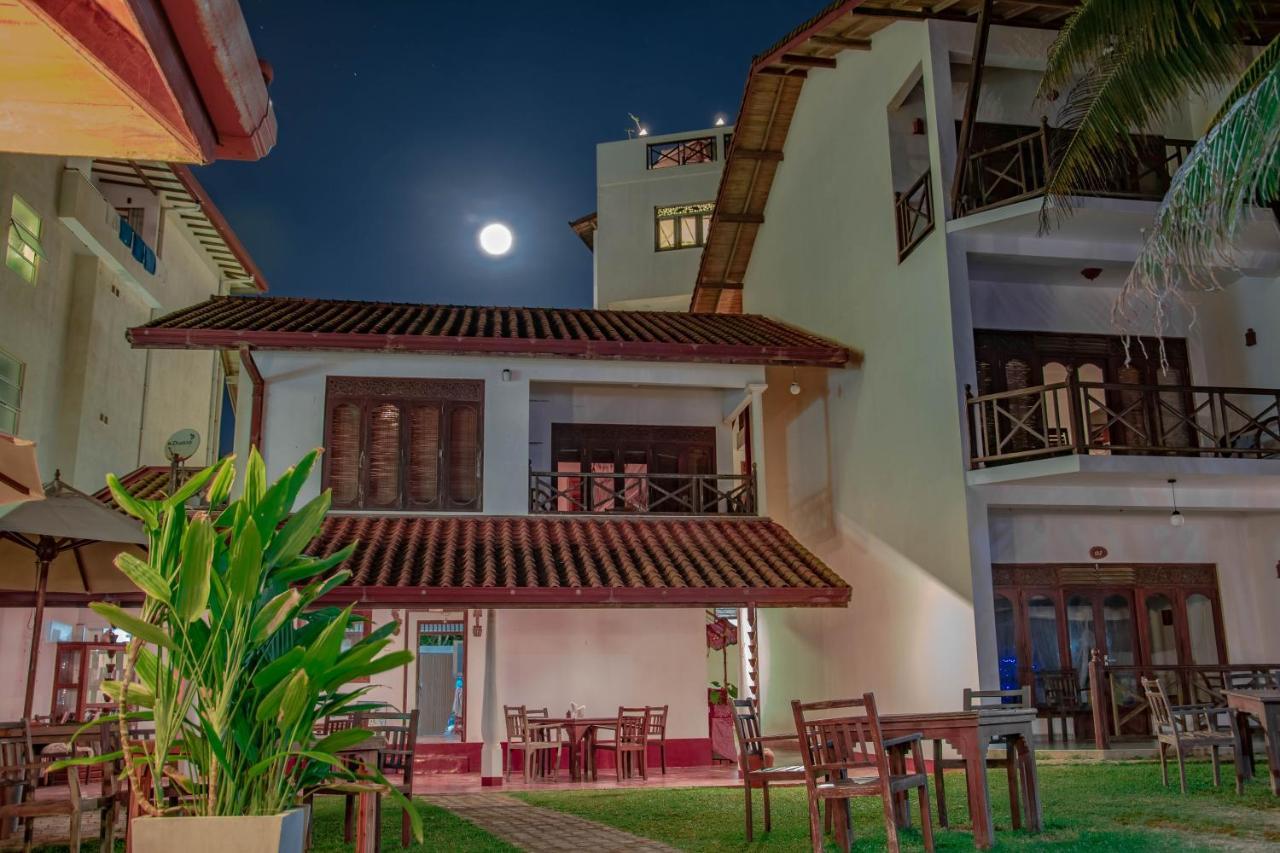 Aussie Swiss Weligama Hotell Exteriör bild