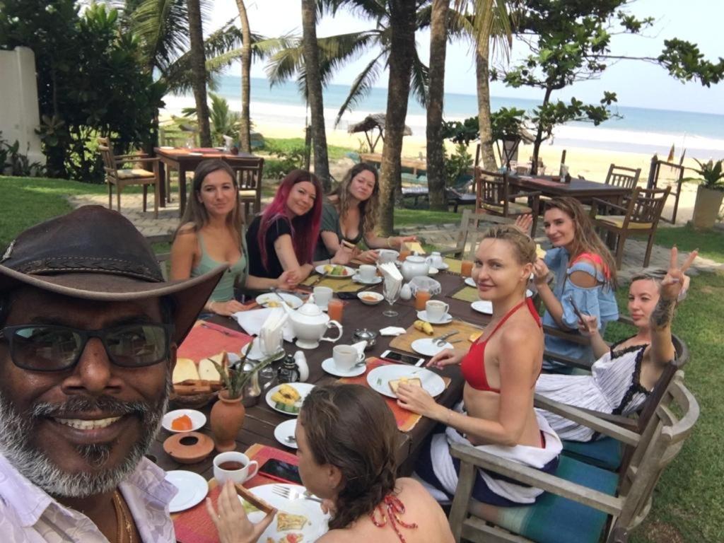 Aussie Swiss Weligama Hotell Exteriör bild