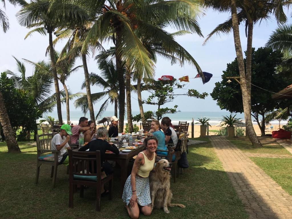 Aussie Swiss Weligama Hotell Exteriör bild