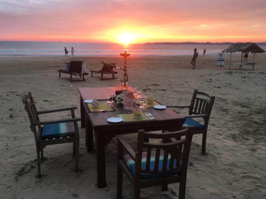 Aussie Swiss Weligama Hotell Exteriör bild