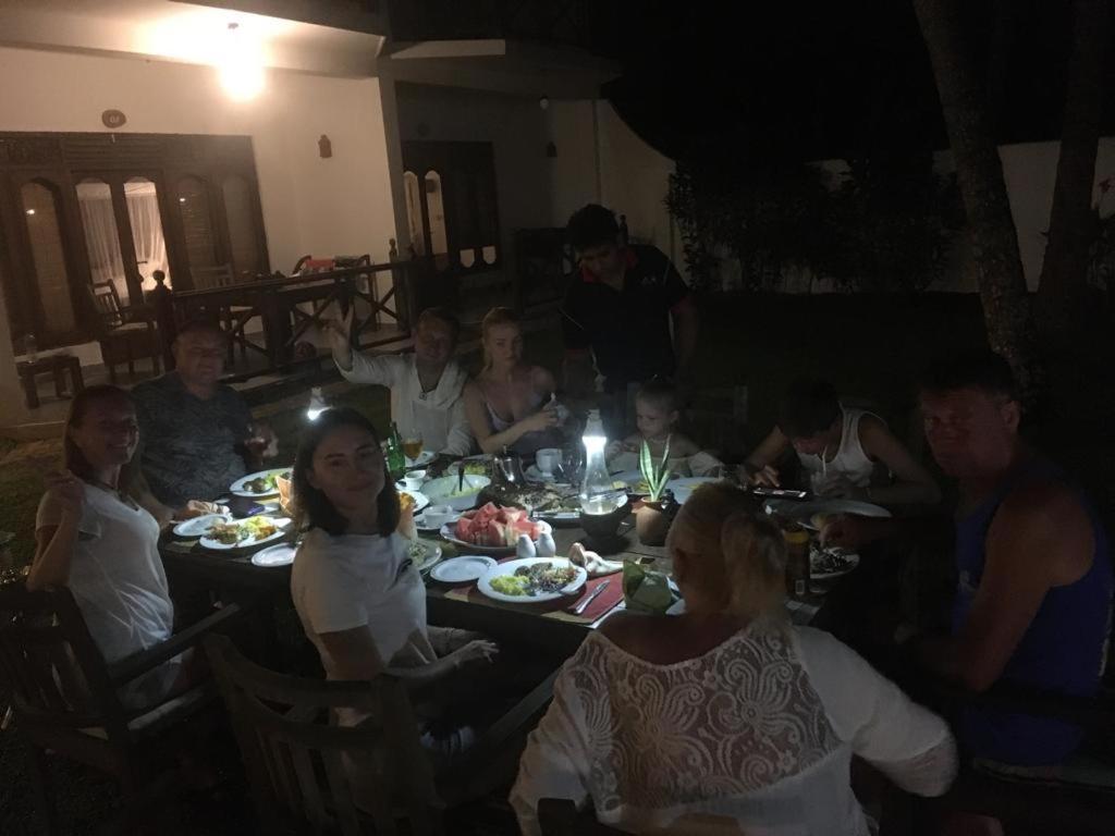 Aussie Swiss Weligama Hotell Exteriör bild