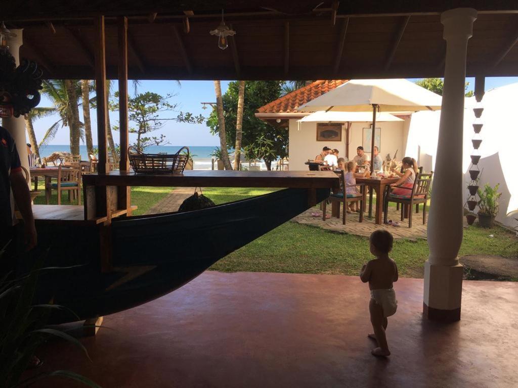 Aussie Swiss Weligama Hotell Exteriör bild