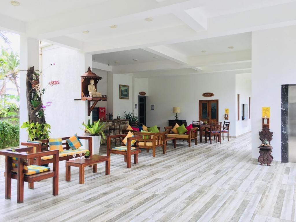 Aussie Swiss Weligama Hotell Exteriör bild