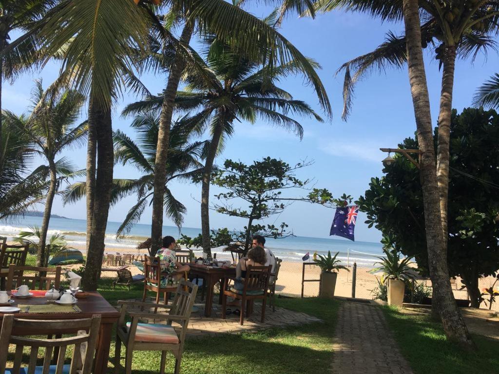 Aussie Swiss Weligama Hotell Exteriör bild