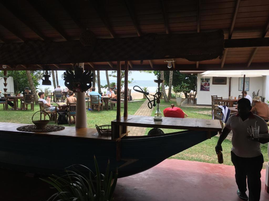 Aussie Swiss Weligama Hotell Exteriör bild